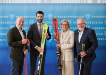 Skiweltcup auch heuer wieder auf dem Semmering: Bürgermeister Hermann Doppelreiter, LH-Stellvertreter Udo Landbauer, Landeshauptfrau Johanna Mikl-Leitner und Organisator Franz Steiner.