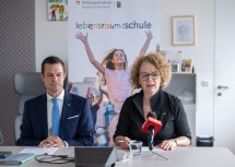 Bildungsdirektor Karl Fritthum und Bildungslandesrätin Christiane Teschl-Hofmeister zogen Bilanz über das abgelaufene Schuljahr und gaben einen Ausblick auf das kommende Schuljahr.