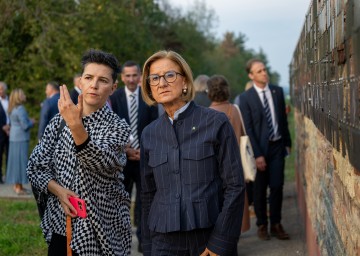 Gedenkort für die Opfer der nationalsozialistischen Medizinverbrechen im Landesklinikum Mauer eröffnet
