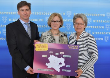 Präsentierten die „Lange Nacht der Forschung“ am 13. April: Carsten Scharlemann von der FH Wiener Neustadt, Landeshauptfrau Johanna Mikl-Leitner und Landesrätin Petra Bohuslav (von links nach rechts).