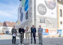 Bei der Pressekonferenz zur Generalsanierung des Doms St. Pölten (v.l.n.r.): Der Präsident des Bundesdenkmalamtes Christoph Bazil, Diözesanbischof Alois Schwarz, Landeshauptfrau Johanna Mikl-Leitner, Bürgermeister Matthias Stadler und Vereinsobmann Hermann Klenk.