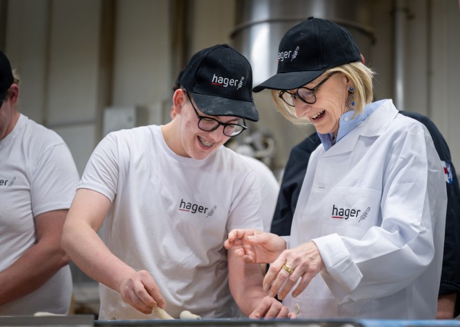 LH Mikl-Leitner besucht Bäckerei Hager in St. Pölten