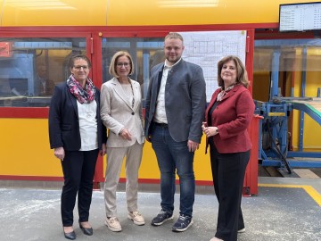 v.l.n.r. GF Claudia Eschelmüller, LH Johanna Mikl-Leitner, Prokurist Matthias Eschelmüller, NÖBEG GF Doris Agneter
