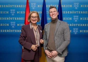 Landeshauptfrau Johanna Mikl-Leitner mit KernTec Geschäftsführer Michael Beitl.