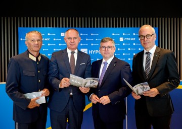 Bei der Pressekonferenz zum Thema „Cybersicherheit im Online-Banking“ (v.l.n.r.): Landespolizeidirektor Franz Popp, Bundesminister Gerhard Karner, Landesrat Ludwig Schleritzko und Wolfgang Viehauser, Vorstand HYPO NOE Landesbank.