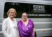 Landeshauptfrau Johanna Mikl-Leitner mit Intendantin Maria Happel.
