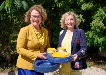(v.l.n.r.): Landesrätin Christiane Teschl-Hofmeister und Landesrätin Eva Prischl 