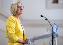 Landeshauptfrau Johanna Mikl-Leitner bei ihrer Rede auf der Kaiserstiege im Stift Göttweig.