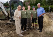 Landeshauptfrau Johanna Mikl-Leitner und Landtagsabgeordneter Christoph Kainz mit Mitgliedern der Landjugend.
