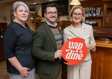 Zweite Runde für yap&dine: Michaela Zeiler, Niederösterreich Werbung, Hartmuth Rameder, Obmann der Wirtshauskultur Niederösterreich und Landeshauptfrau Johanna Mikl-Leitner.