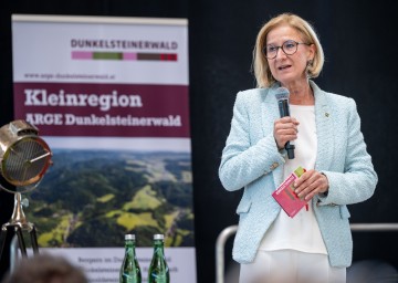 „Nur wenn wir regional einkaufen, halten wir Wertschöpfung und Arbeitsplätze in der Region“, sagte Landeshauptfrau Johanna Mikl-Leitner bei der Eröffnung der Erlebnisschau Dunkelsteinerwald.