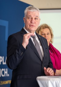 Update zum Gesundheitsplan 2040+ und Ausbau der tagesklinischen Operationen in der Region Mitte