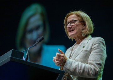 Landeshauptfrau Johanna Mikl-Leitner dankte den Landesbediensteten für die geleistete Arbeit.