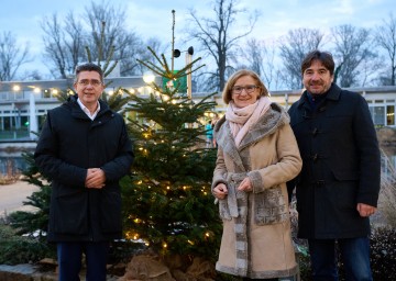 (v.l.) Peter Eisenschenk, Bürgermeister Gartenstadt Tulln, Landeshauptfrau Johanna Mikl-Leitner und Geschäftsführer Franz Gruber.