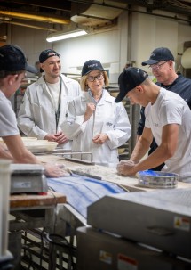 „Eine starke duale Ausbildung und ein leistungsfähiges Handwerk sind entscheidend für den Wohlstand in Niederösterreich“, so Mikl-Leitner bei ihrem Besuch.