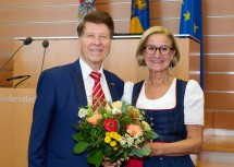 Auslandsösterreicher-Weltbund Präsident Werner Götz mit Landeshauptfrau Johanna Mikl-Leitner