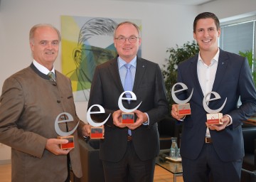 Im Bild von links nach rechts: Bürgermeister Martin Bruckner, LH-Stellvertreter Stephan Pernkopf und geschäftsführender Gemeinderat Klaus Stebal.
<br />
 
<br />
