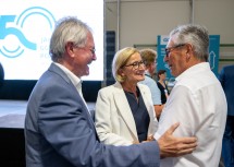 Landeshauptfrau Johanna Mikl-Leitner und Landtagspräsident Karl Wilfing (li.) mit dem ehem. Geschäftsführer der GG Group Karl Fröschl.