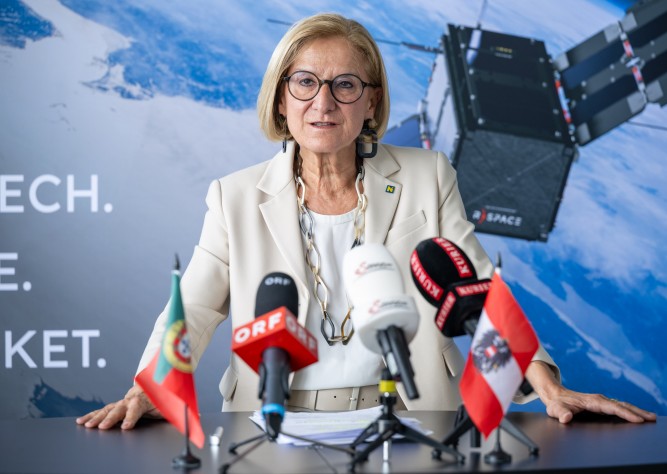 LH Mikl-Leitner: „Österreich schreibt Raumfahrtgeschichte und Niederösterreich greift dabei nach den Sternen“