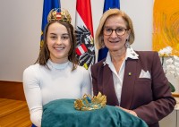 LH Mikl-Leitner präsentiert neue Krone für NÖ Weinkönigin