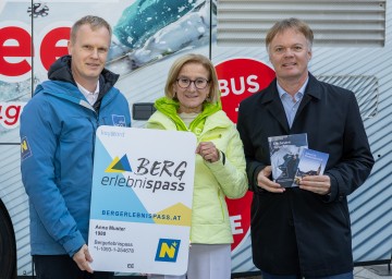Vorfreude auf den Wintersaisonstart in Niederösterreich: Markus Redl, Geschäftsführer ecoplus Alpin, Landeshauptfrau Johanna Mikl-Leitner und Michael Duscher, Geschäftsführer Niederösterreich Werbung.
