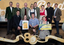 Prämierung der Siegerprojekte des Projektmarathons 2025: Die Gemeinde Euratsfeld, im Bild mit den Ehrengästen, erreichte die Medaille in Gold.