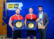 LH-Stellvertreter Udo Landbauer mit den WM-Helden beim Jiu-Jitsu Showkampf (v.l.) Georg Riegl und Johannes Horak.