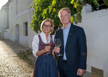 Landeshauptfrau Johanna Mikl-Leitner und Michael Duscher, GF NÖ Werbung.