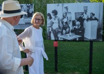Landeshauptfrau Johanna Mikl-Leitner beim Besuch des Fotofestivals „La Gacilly-Baden Photo“.