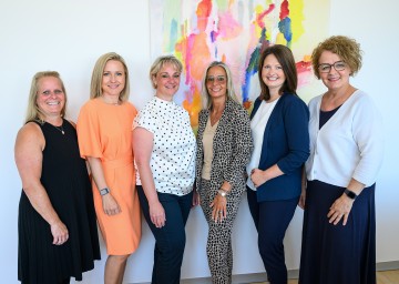 Willkommen für neue Direktorinnen: Eva Friessenbichler (NÖ Landesgesundheitsagentur), Doris Slama (stv. Geschäftsführerin Gesundheit Weinviertel GmbH), Sonja Bräunig (Pflegedirektorin PBZ Orth/Donau), Sabine Drobilich (Pflegedirektorin PBZ Mistelbach), Katrin Hörth (Kaufmännische Direktorin PBZ Stockerau) und Landesrätin Christiane Teschl-Hofmeister.
